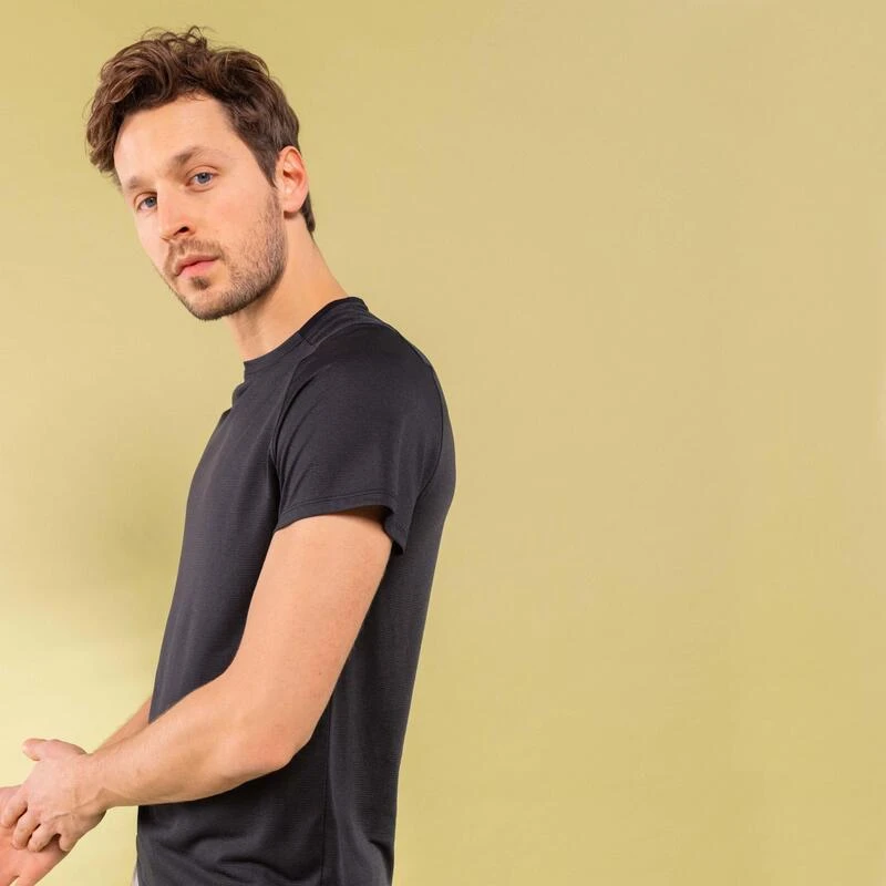 Camiseta Fitness Manga Corta Transpirable Cuello Redondo Hombre Domyos Negro 6 Camiseta Fitness Manga Corta Transpirable Cuello Redondo Hombre Domyos Negro - Imagen 4