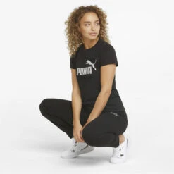 Camiseta Mujer PUMA Essentials+ Metallic Logo Negro -Equipo De Fitness camiseta mujer puma essentials metallic logo negro 3