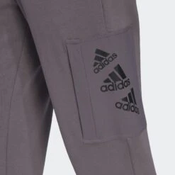 ADIDAS Pantalón Essentials BrandLove Fleece 11 ADIDAS Pantalón Essentials BrandLove Fleece -Equipo De Fitness pantalon essentials brandlove fleece 4