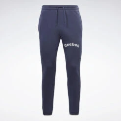 Pantalón Reebok Identity Arch Logo Fleece -Equipo De Fitness pantalon reebok identity arch logo fleece 1