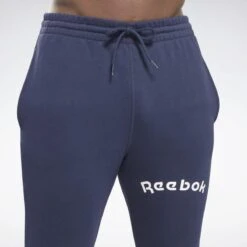 Pantalón Reebok Identity Arch Logo Fleece -Equipo De Fitness pantalon reebok identity arch logo fleece 4