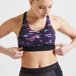 Sujetador Top Deportivo Fitness Sujeción Alta 900 Mujer Domyos Negro -Equipo De Fitness sujetador top deportivo fitness sujecion alta 900 mujer domyos estampado