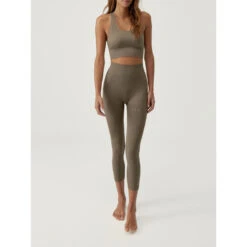 Born Living Yoga Top Deportivo De Mujer En Tejido Seamless De Sujección Media -Equipo De Fitness top deportivo de mujer en tejido seamless de sujeccion media 2